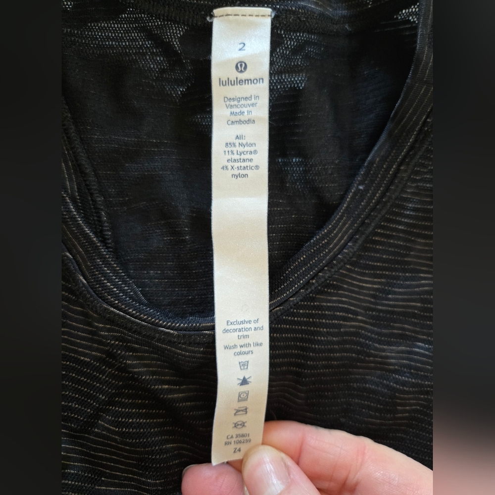 Lululemon | 'Miles Ahead' Tank in Black Camo, Size 2 - Picture 9 of 11